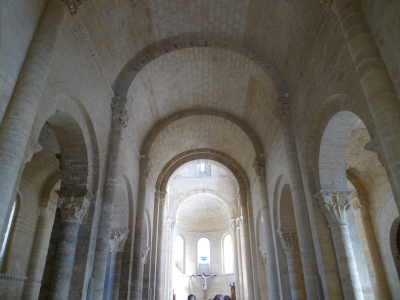 Nave central da igrexa de San Martiño en Frómista