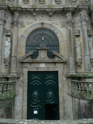 Puerta de la iglesia de San Martín Pinario