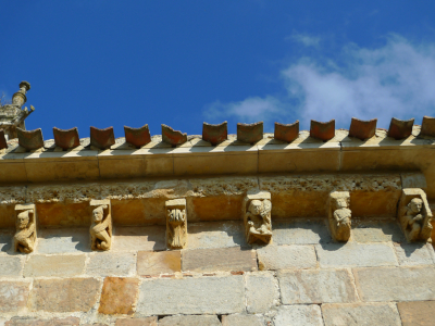 Canzorros na igrexa dos santos Juan e Basilisa en Rebolledo de la Torre (Burgos)