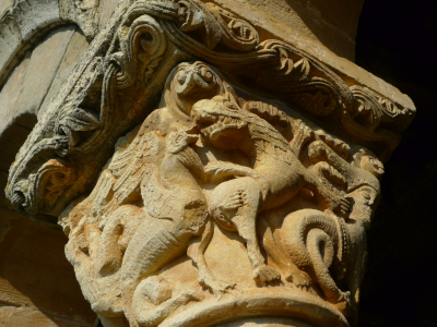 Capitel na igrexa dos santos Juan e Basilisa en Rebolledo de la Torre (Burgos)
